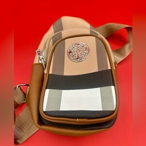 Chic Neutral Crossbody Bag – Brand New with Striped Lining ❤️🔥